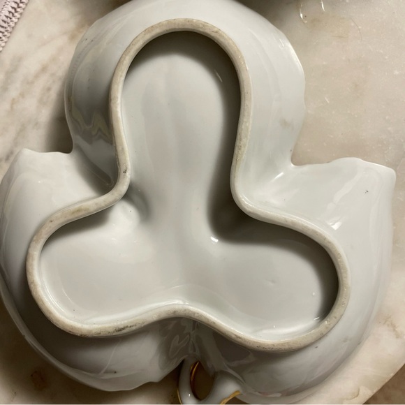 Vintage Hand painted Porcelain Ivy Leaf Bonbon/Trinket Dish with Gold Accents - Picture 6 of 6
